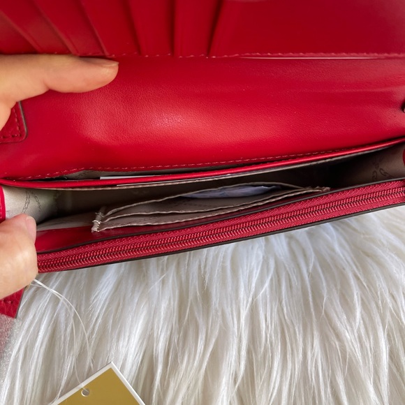 Micheal Kors crossbody - Picture 7 of 8